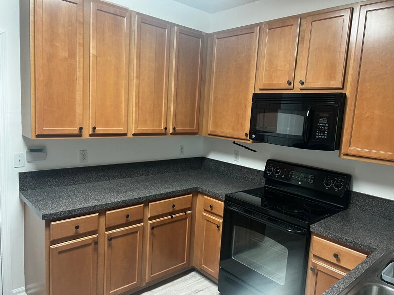 Building Photo - 9480 Grand Falls Dr