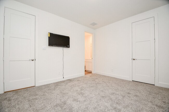 Building Photo - 215 Springfield Terrace Dr