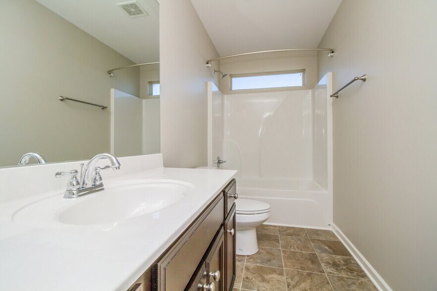 Building Photo - 8005 Lakota Ct