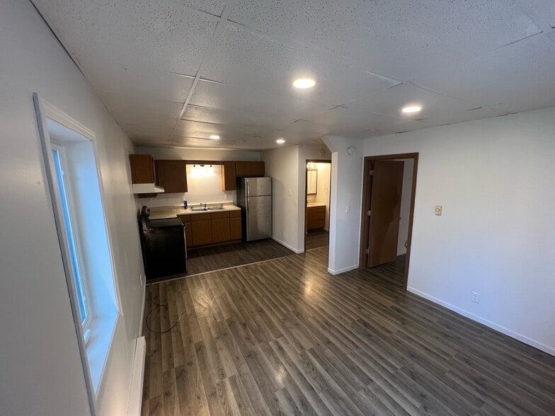 Building Photo - 109 E Main St