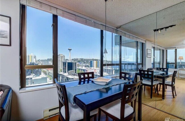 Dining area - 2201 3rd Ave