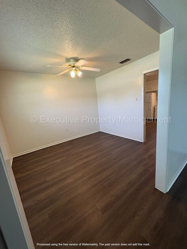 Building Photo - 616 Cedar Dr