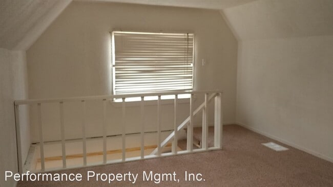 Building Photo - 3 br, 1 bath House - 76 W. Sierra Ave #108