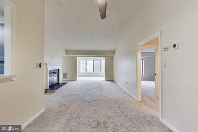 Building Photo - 896 Windbrooke Dr