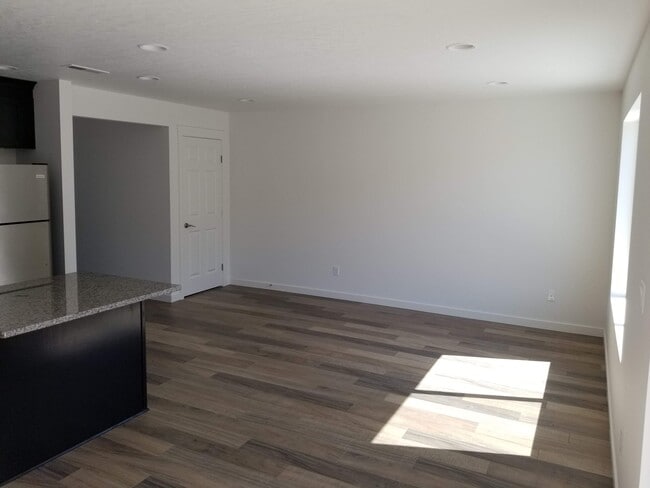 Building Photo - 6925 Hardrock Ct