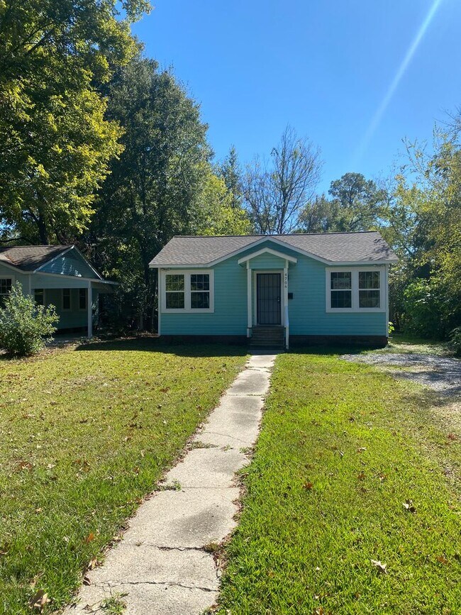 Building Photo - Charming Updated 2-Bedroom Home in Baton Rouge – Move-In Ready!