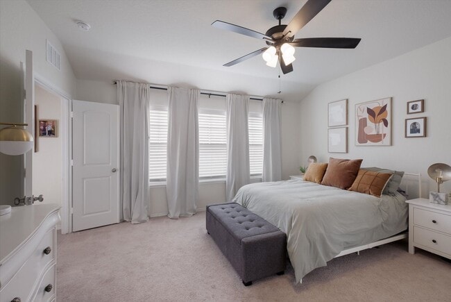 Building Photo - Bright & Airy Home on Curling Post