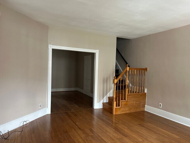 Building Photo - 422 Martin St