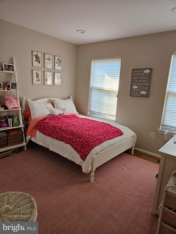 Building Photo - 101 Treymore Ct