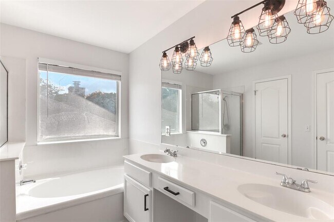 Building Photo - 16816 Dorman Dr