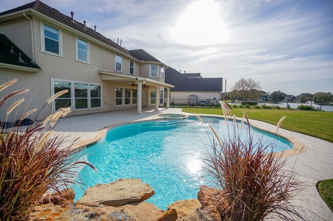 Building Photo - 1902 Sparrows Ridge