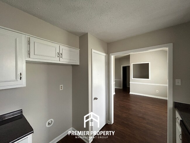 Building Photo - Charming 3BR/2BA Home in 38125 | Vaulted Ceilings, Built-ins & 2-Car Garage