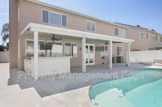 Building Photo - 29880 Pinehurst Dr