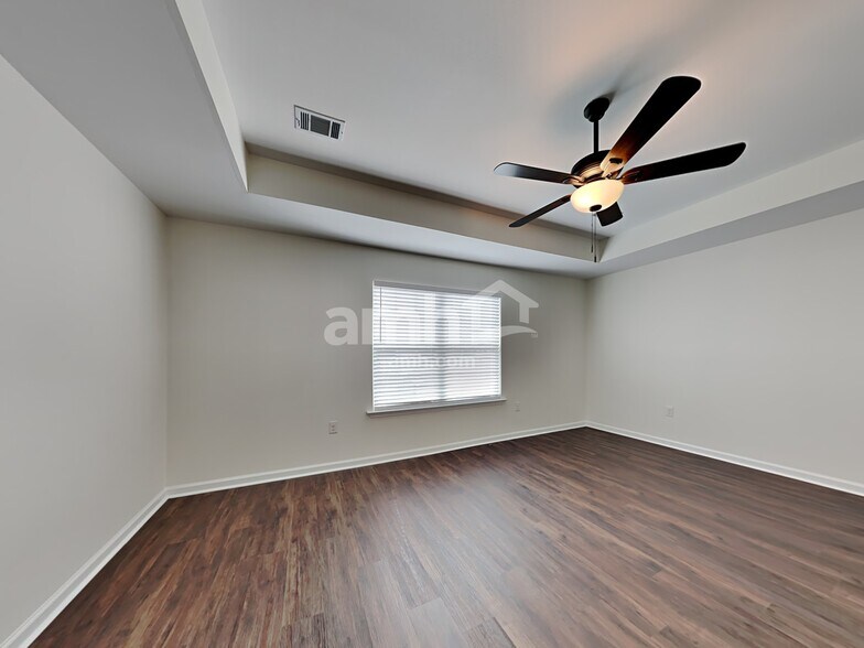 Building Photo - 455 Sunbury Dr