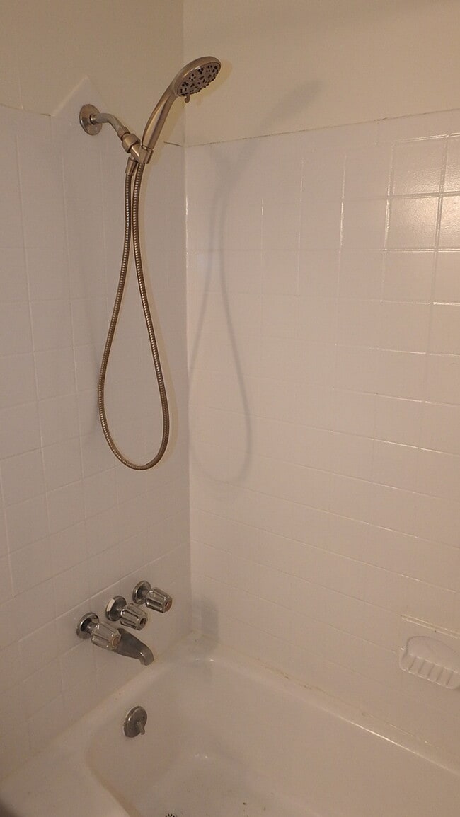 Building Photo - Rental Ready- Townhome in Raytown - 3bed 1...