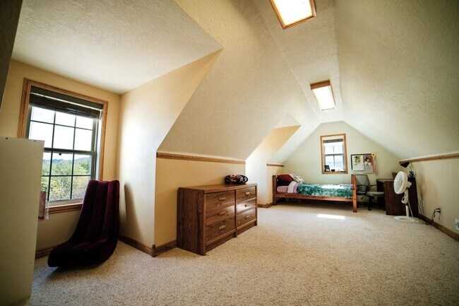 Building Photo - 123 S Rachel Ln