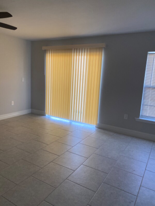 Building Photo - 5009 Benton St