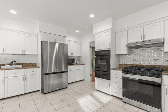 Building Photo - 1341 Pelhamdale Ave