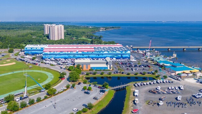 Building Photo - Gorgeous Regatta Bay 3 Bedroom Townhouse!