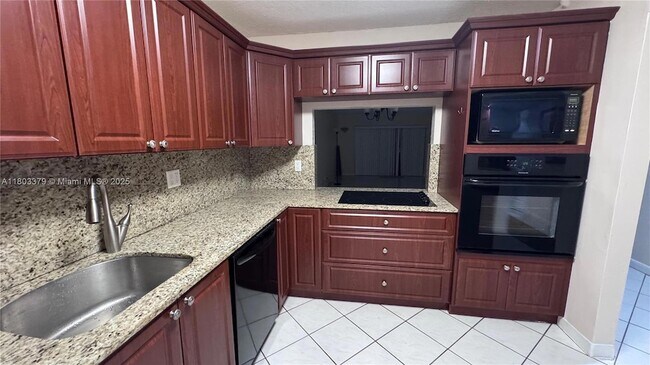 Building Photo - 227 Lakeview Dr
