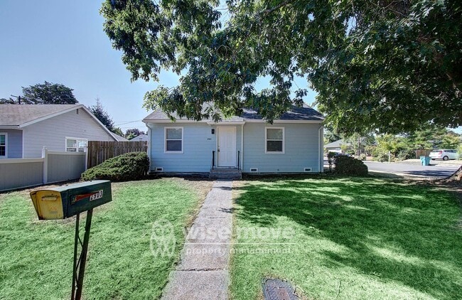 Building Photo - 2 Bedroom Home with Garage- Corner Lot!