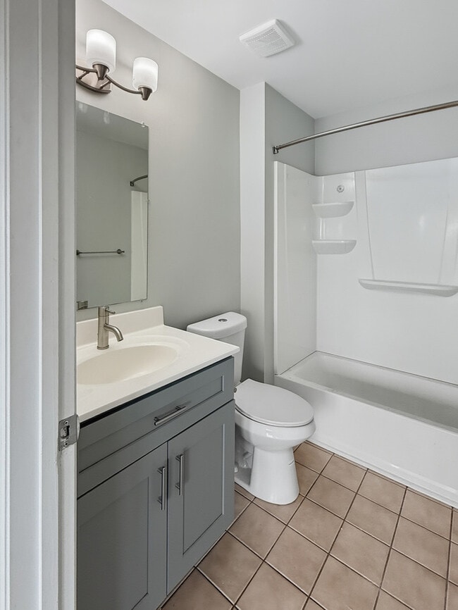 Building Photo - Town Home