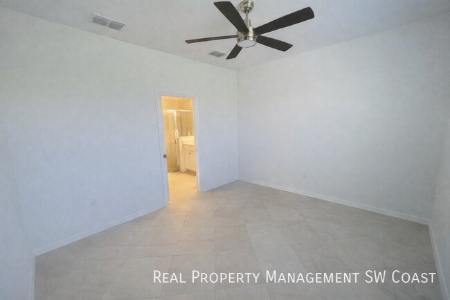 Building Photo - 2555 Vine Ave