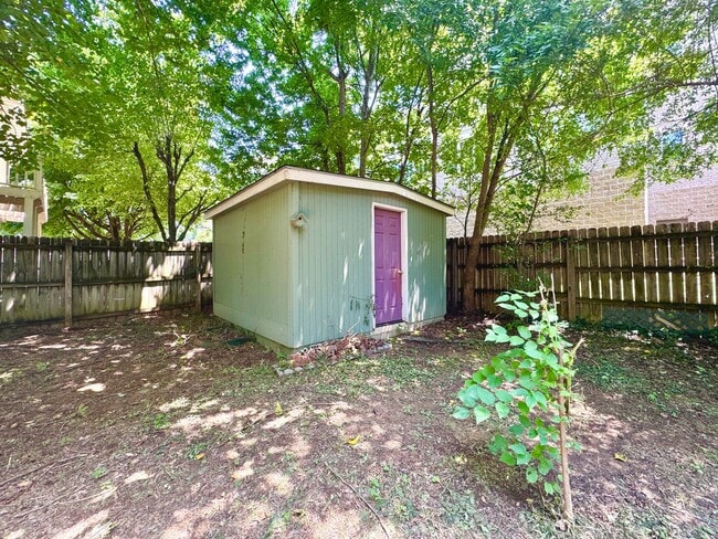 Building Photo - 4 Bedroom/ 2.5 Bathroom Home in Tanglewood...