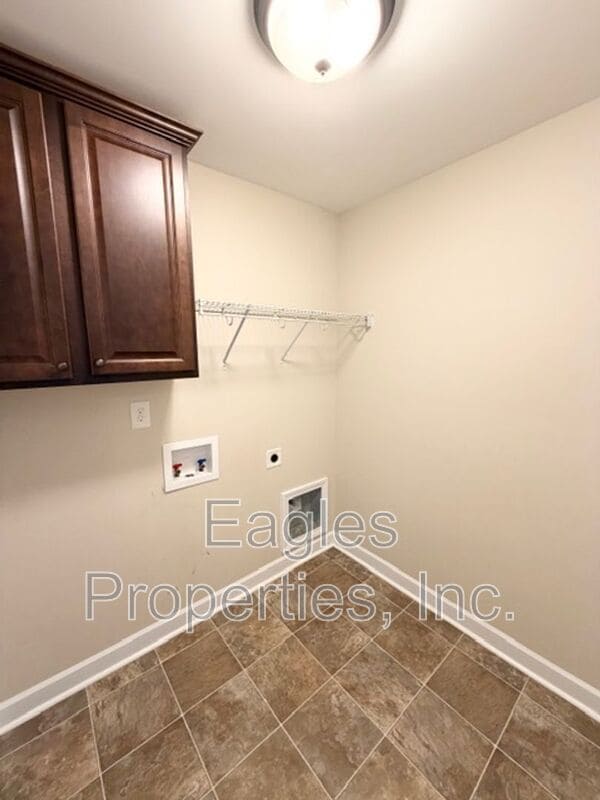 Building Photo - 215 Ingram Fields Dr