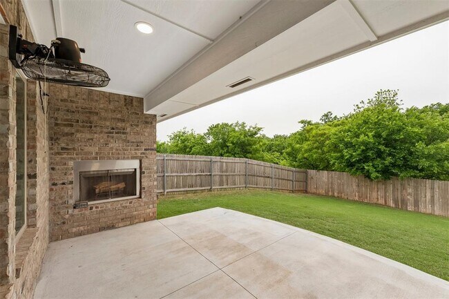 Building Photo - 16129 Villa Valeria Way