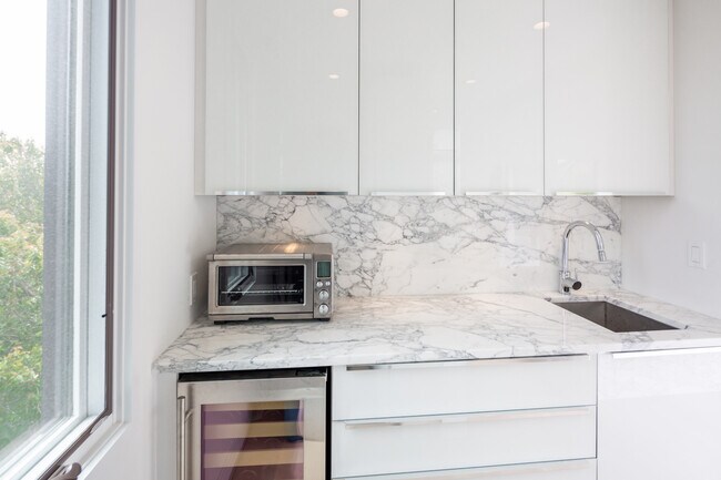 Building Photo - 43 Surfside Ave