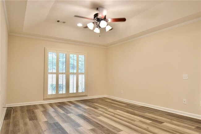 Building Photo - 911 Oakwood Dr
