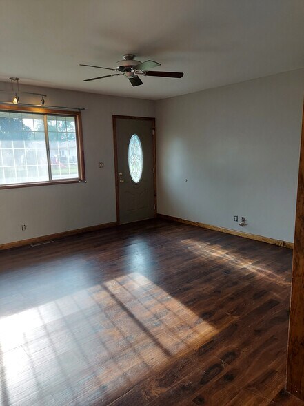 Living Room pic 1 - 7413 Jupiter Ct