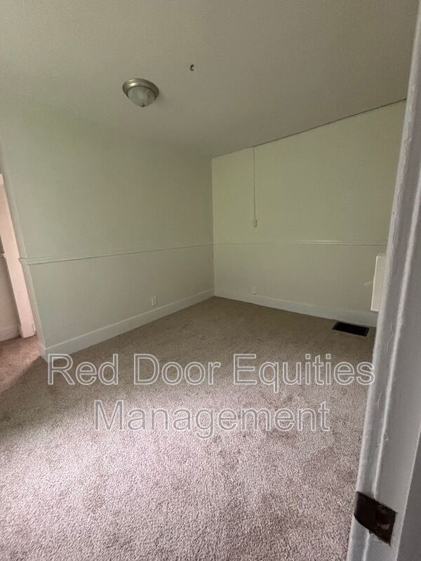 Building Photo - 1207 N Columbus St