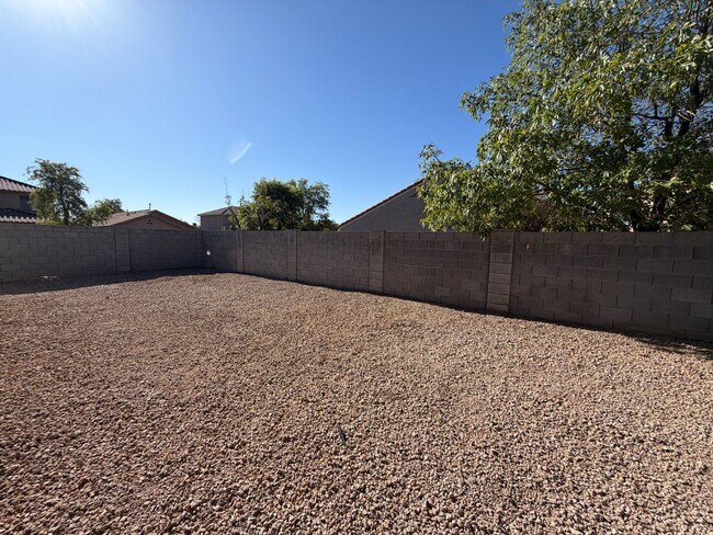 Building Photo - 13925 W Mauna Loa Ln