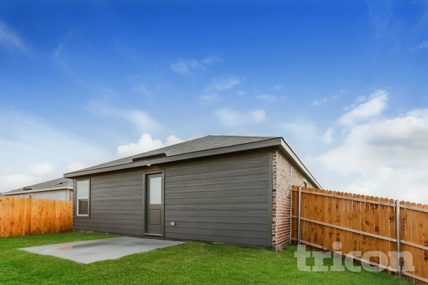 Building Photo - 1340 Amapola Dr