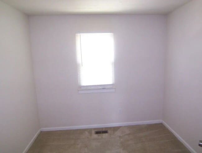 Building Photo - Three Bedroom to Call Home Sweet Home!