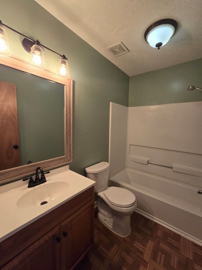 Building Photo - 1018-4 Brookhollow Dr - Stewarts Creek