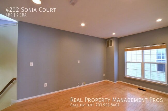 Building Photo - 4202 Sonia Ct