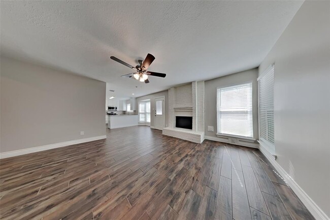 Building Photo - 2638 Brookdale Dr