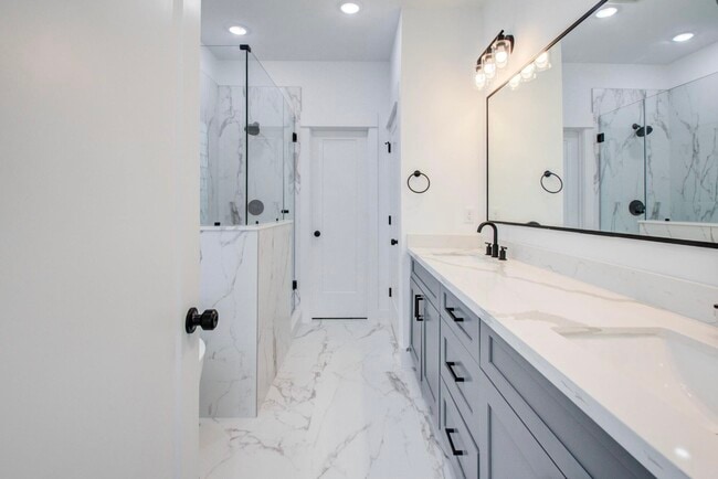 Building Photo - 2803 Anita St