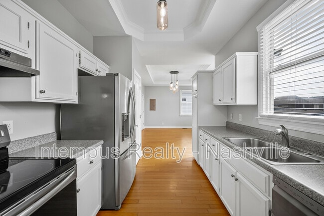 Building Photo - 1519 10th Ave N
