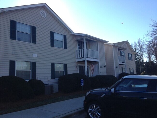 Primary Photo - Charlestown Square Updated 2-Bedroom