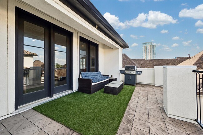 Building Photo - 1521 Oakdale St