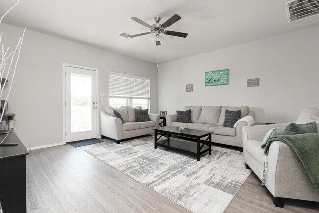 Building Photo - 5510 Daniel Wy