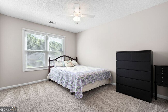 Building Photo - 821 Soaring Dr NE