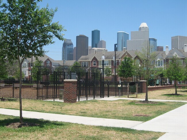 Building Photo - 2104 Gillette St