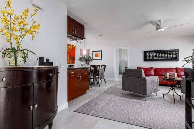 Building Photo - 1173 E Alejo Rd