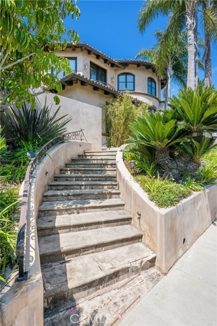 Building Photo - 215 S Poinsettia Ave