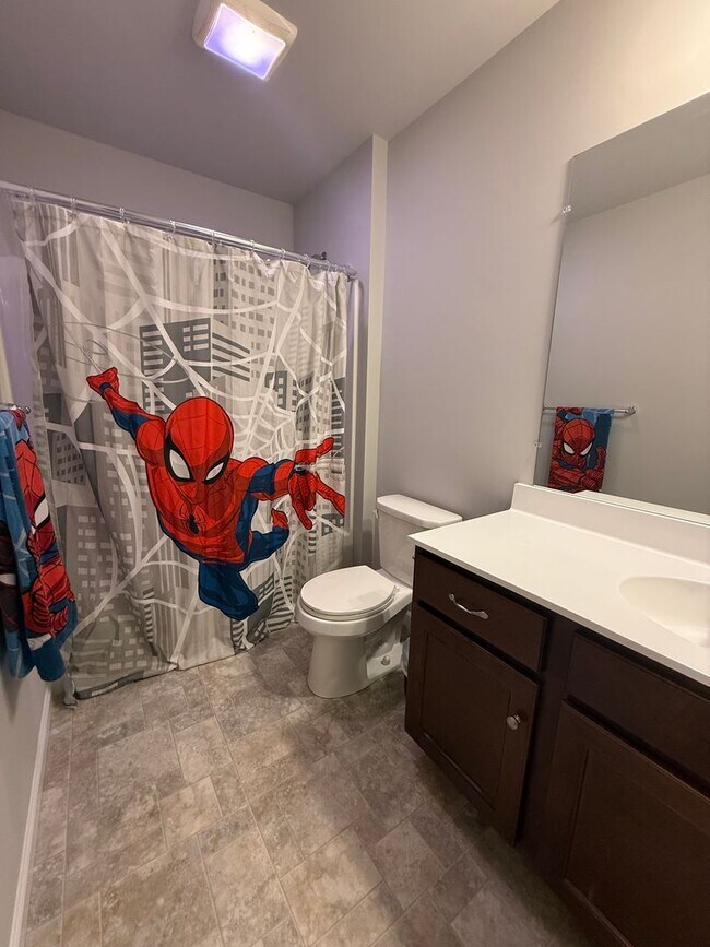 Building Photo - 3 bedroom 2.5 bathroom townhome for rent